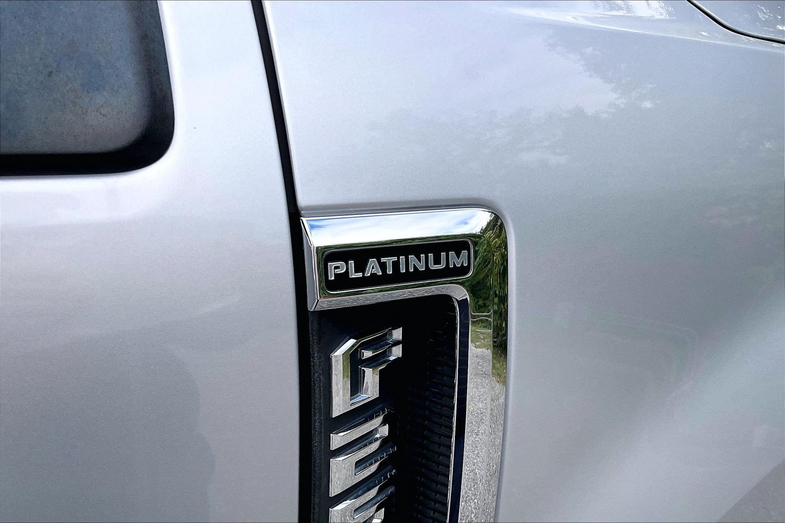 Certified 2017 Ford F250 Platinum w/ Platinum Ultimate Package AWD/4WD image 8