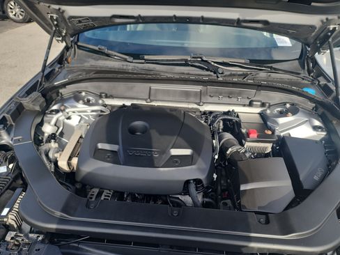 Used 2018 Volvo XC60 T5 R-Design w/ Convenience Package AWD/4WD image 34