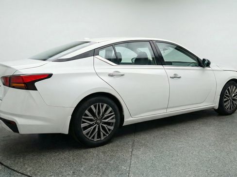 Used 2025 Nissan Altima 2.5 SV image 9