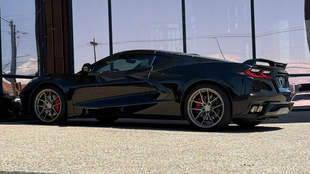 Used 2023 Chevrolet Corvette Stingray Preferred Cpe w/ Z51 Performance Package RWD image 4
