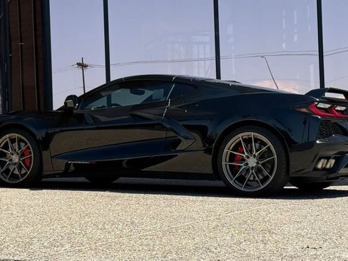Used 2023 Chevrolet Corvette Stingray Preferred Cpe w/ Z51 Performance Package RWD image 4