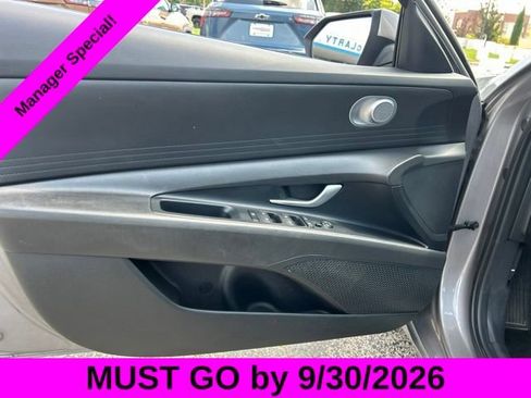 Used 2024 Hyundai Elantra SEL FWD image 11