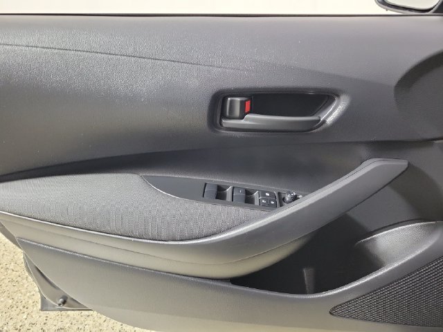 Used 2025 Toyota Corolla LE FWD image 21