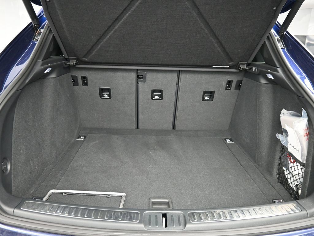 Certified 2024 Porsche Macan AWD/4WD image 9