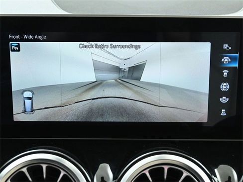 Used 2020 Mercedes-Benz GLB 250 w/ Premium Package image 27