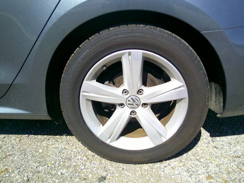 Used 2015 Volkswagen Passat 1.8T Limited Edition image 15