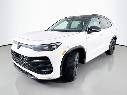 New 2026 Volkswagen Tiguan SE R-Line image 3