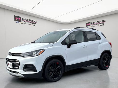 Used 2020 Chevrolet Trax LT w/ Redline Edition image 3