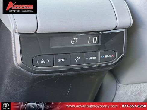 Used 2023 Toyota Highlander XLE AWD/4WD image 16