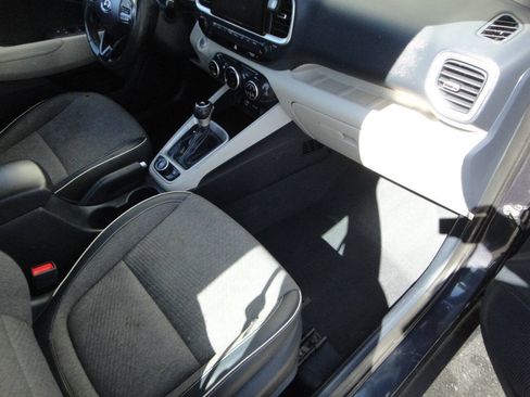 Used 2023 Hyundai Venue Limited FWD image 14