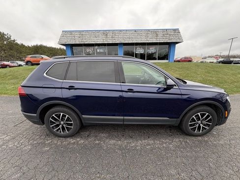 Used 2021 Volkswagen Tiguan SE image 8
