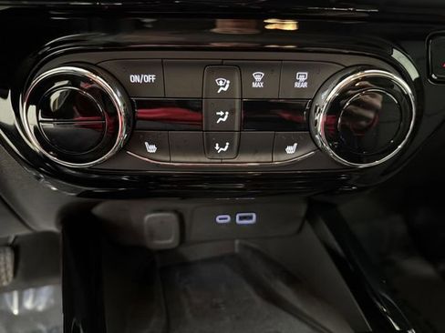 Used 2025 Chevrolet Trax ACTIV w/ Sunroof Package image 29