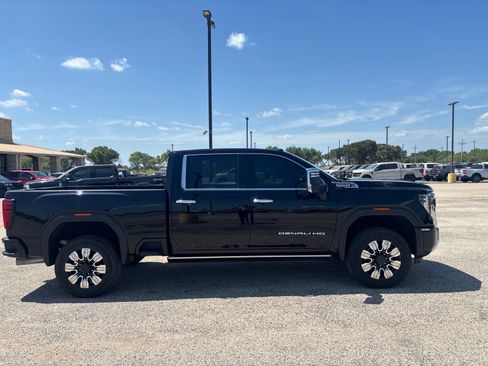 Used 2024 GMC Sierra 2500 Denali w/ Denali Reserve Package AWD/4WD image 4