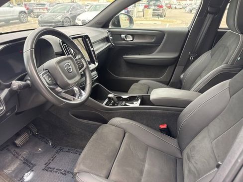 Used 2024 Volvo C40 P8 Recharge Plus w/ Climate Package image 9