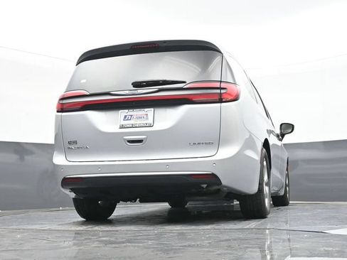 Used 2024 Chrysler Pacifica Limited FWD image 43