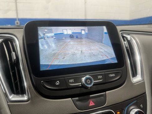 Used 2018 Chevrolet Malibu Premier w/ Premier Sun and Wheel Package FWD image 38