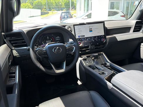 Used 2025 Lexus GX 550 w/ Cold Area Package AWD/4WD image 19
