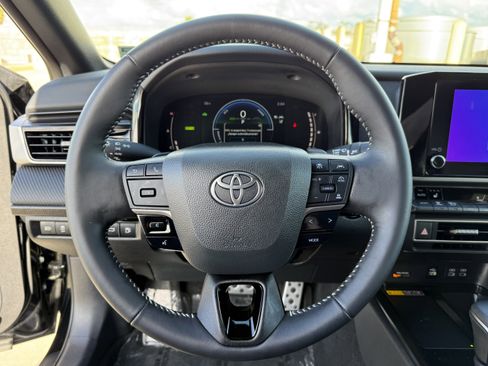 Used 2025 Toyota Camry SE w/ Convenience Package image 21