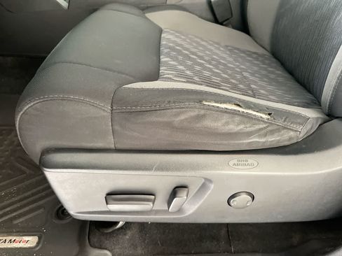 Used 2019 Toyota Tundra SR5 w/ SR5 Upgrade Package AWD/4WD image 12