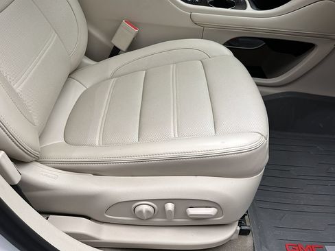 Used 2020 GMC Acadia Denali w/ LPO, 'HIT The Road' Package AWD/4WD image 25