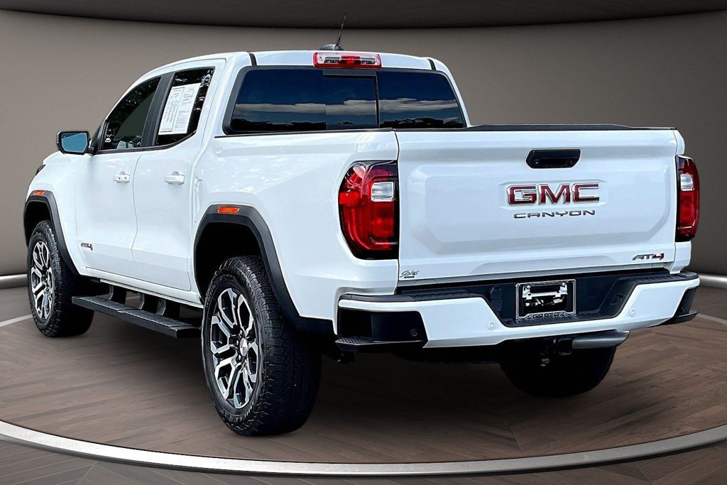 Used 2024 GMC Canyon AT4 w/ Technology Package AWD/4WD image 4