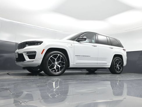 Used 2023 Jeep Grand Cherokee Summit AWD/4WD image 43