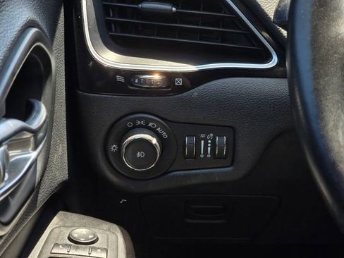 Used 2019 Jeep Cherokee Latitude Plus AWD/4WD image 20