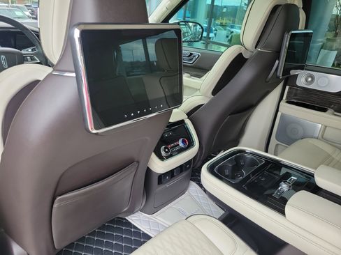 Used 2019 Lincoln Navigator L Black Label w/ Cargo Package image 10