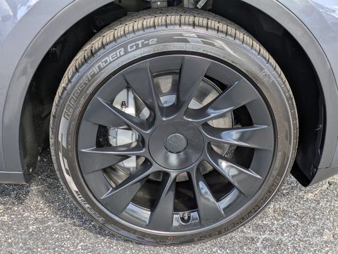Used 2023 Tesla Model Y 2WD image 9