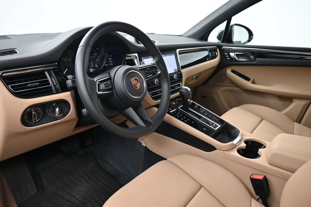Used 2026 Porsche Macan AWD/4WD image 4