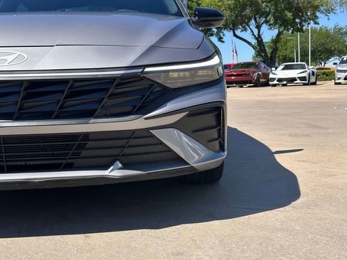 Used 2025 Hyundai Elantra Sport image 4