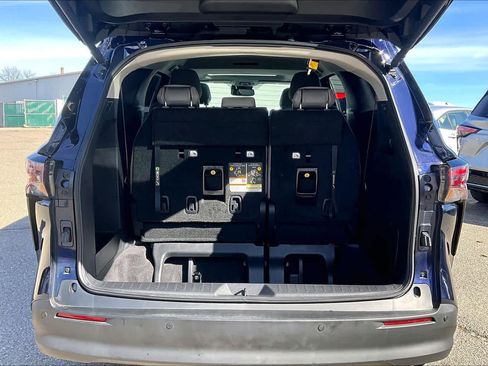 Used 2025 Toyota Sienna XLE w/ XLE Plus Package image 31