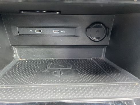 Used 2024 Volkswagen Taos SE image 19