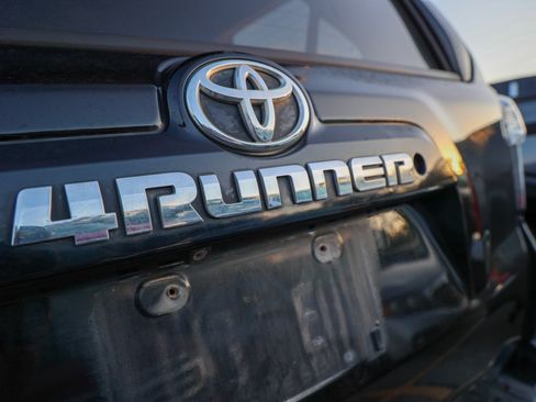 Used 2016 Toyota 4Runner SR5 AWD/4WD image 11