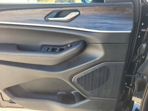 New 2026 Jeep Grand Cherokee Altitude image 19