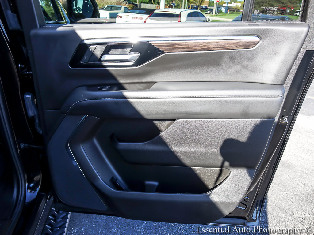 Used 2025 Chevrolet Suburban Z71 AWD/4WD image 29