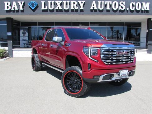 Used 2022 GMC Sierra 1500 Denali w/ Technology Package AWD/4WD image 1