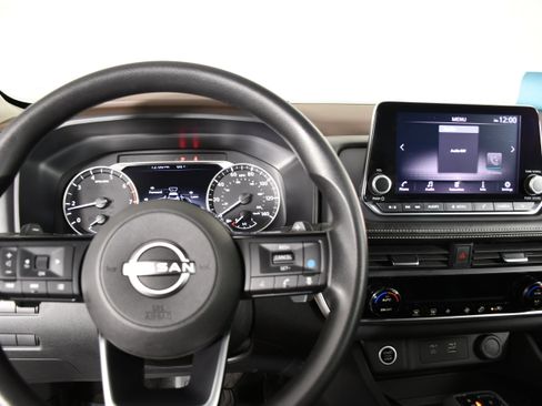 Used 2023 Nissan Rogue SV AWD/4WD image 16
