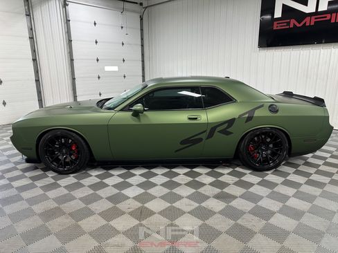 Used 2009 Dodge Challenger SRT8 w/ SRT Option Group II RWD image 2