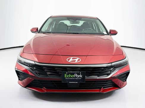Used 2025 Hyundai Elantra SEL FWD image 2