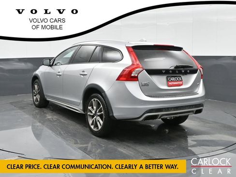 Used 2017 Volvo V60 T5 Cross Country w/ Convenience Package image 9