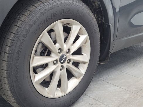 Used 2019 Kia Sorento FWD image 31