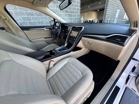 Used 2016 Ford Fusion SE w/ Equipment Group 502A FWD image 34