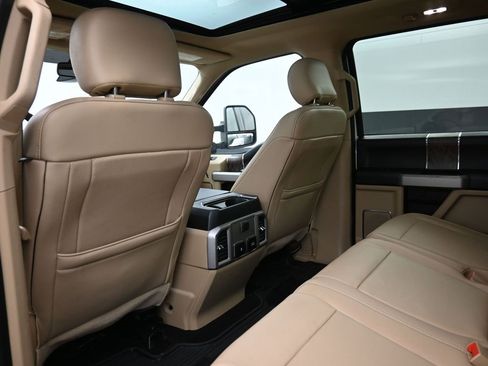 Used 2019 Ford F250 Lariat w/ Lariat Ultimate Package image 2