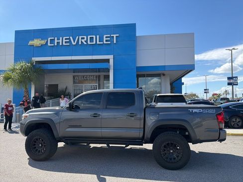 Used 2019 Toyota Tacoma TRD Off-Road w/ Technology Package image 13