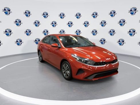 Certified 2022 Kia Forte LXS image 2