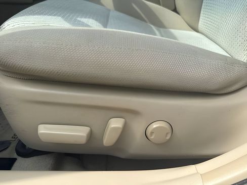 Used 2012 Toyota Camry XLE FWD image 10