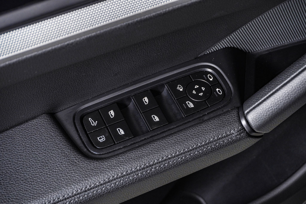 Certified 2026 Porsche Cayenne E-Hybrid Coupe AWD/4WD image 26