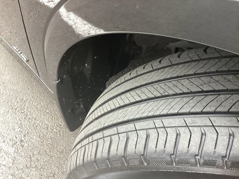 Used 2025 Toyota Prius XLE AWD/4WD image 7