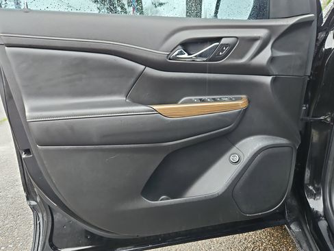 Used 2020 GMC Acadia SLE w/ Driver Convenience Package image 9